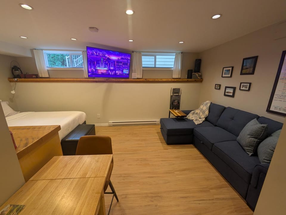 TV and multimedia, Seating area