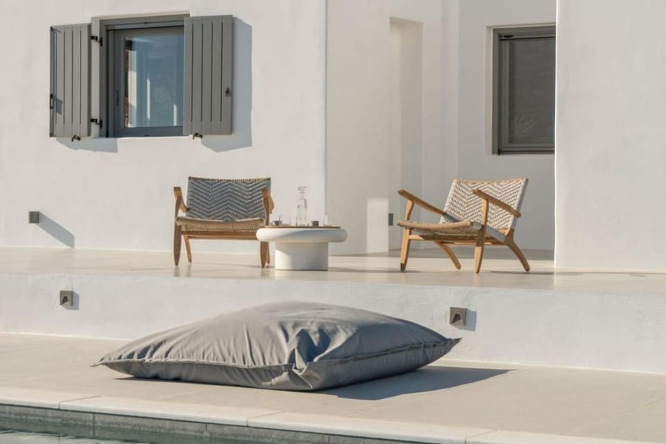 Seating area, sunbed