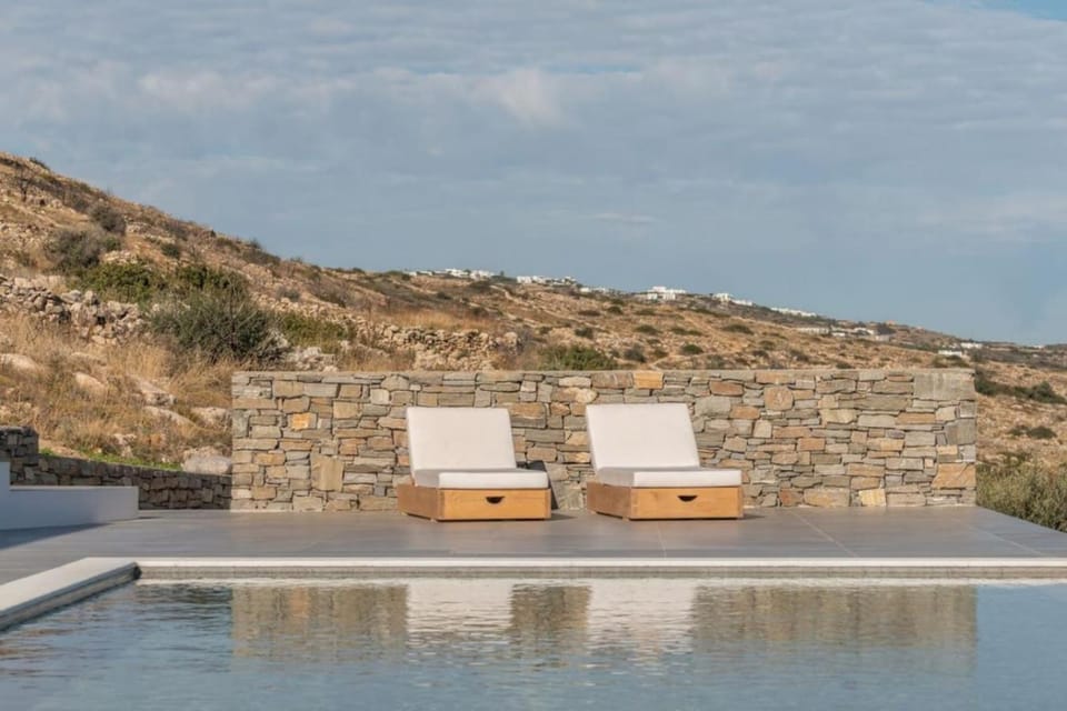 Day, Natural landscape, Swimming pool, sunbed