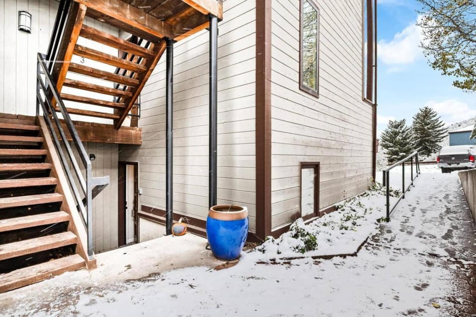 Beautifully Remodeled Condo In Perfect Location House in Avon
