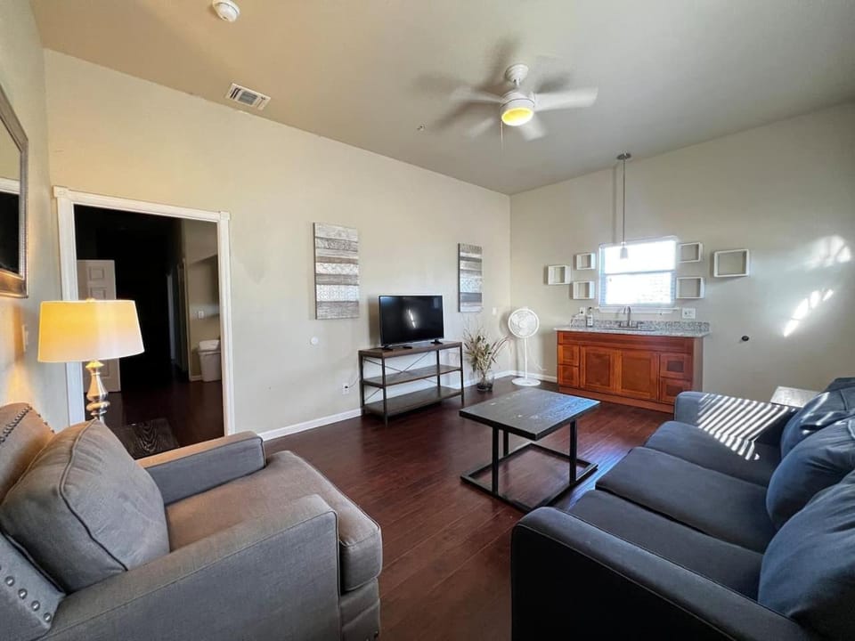 TV and multimedia, Living room, Seating area, Evening entertainment