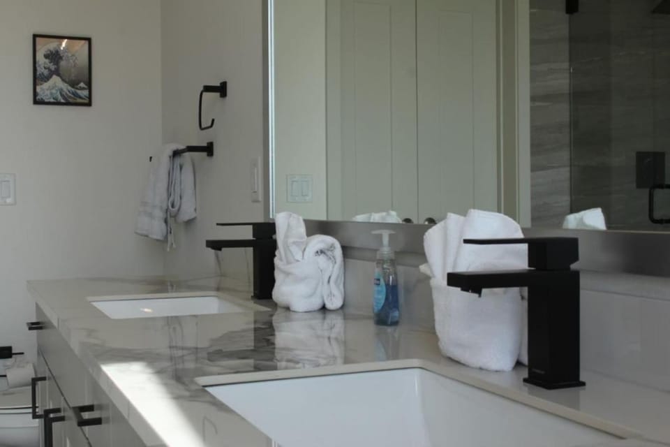 Lux, Spacious 2B Penthouse w/ Stunning Views Apartment in Austin