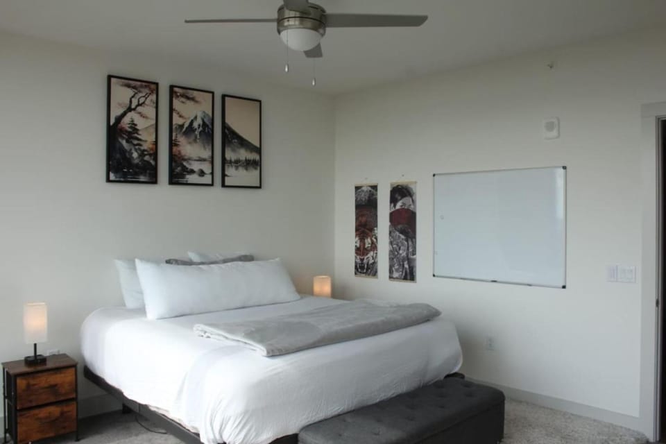 Lux, Spacious 2B Penthouse w/ Stunning Views Apartment in Austin