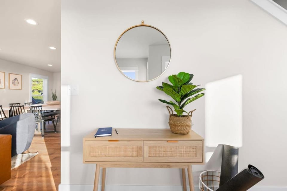 New construction in 2025, Ocean View, Hot Tub, Arcade, Sleeps 20 House in Devils Lake