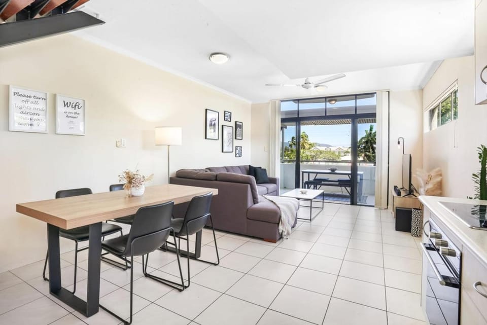 SeaBreeze City Loft- 2km to Centre. 4km to Airport Apartment in Cairns