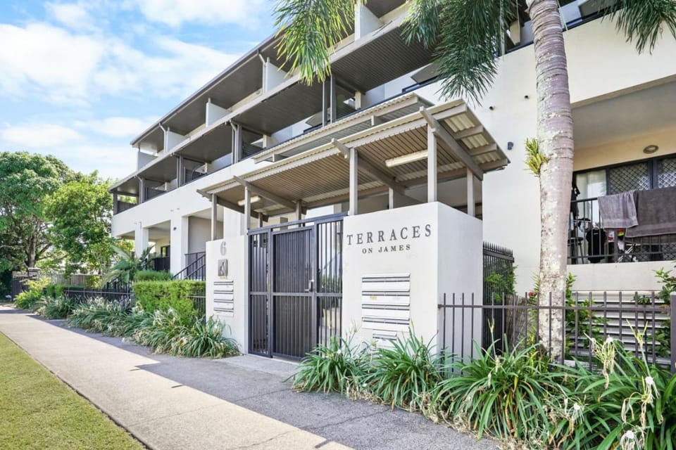SeaBreeze City Loft- 2km to Centre. 4km to Airport Apartment in Cairns
