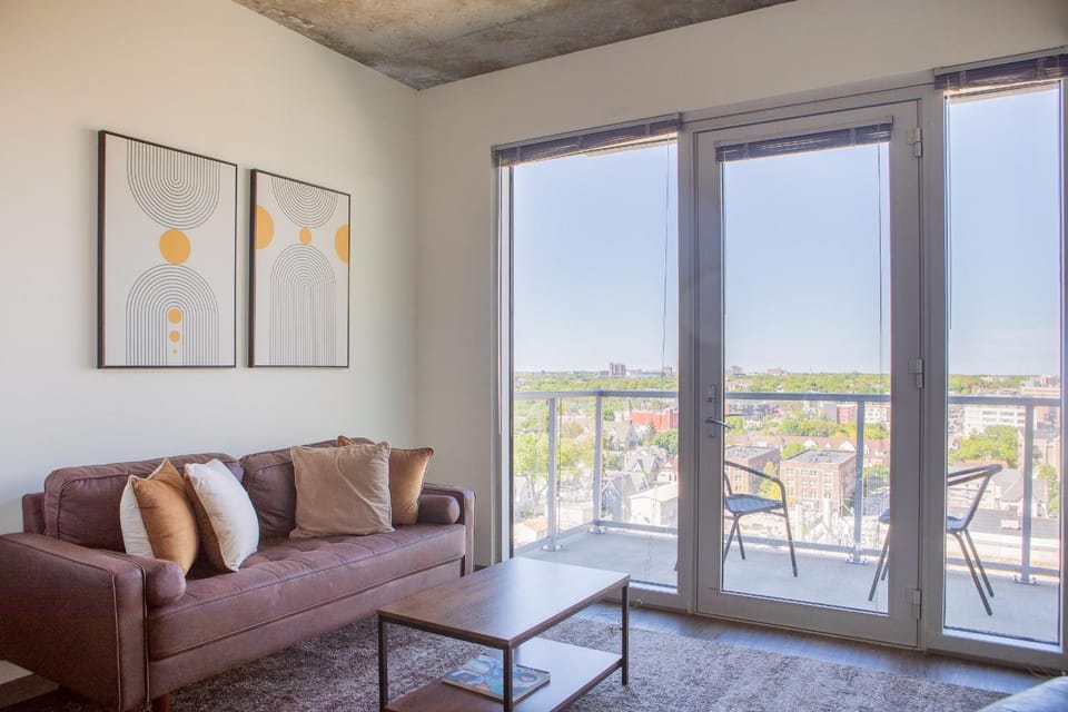 Luxury Studio Apt Near Brady St with Balcony and City View Apartment in Milwaukee