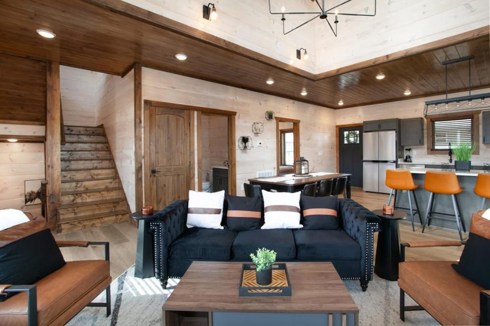 Twilight Mist Getaway Pool Hot Tub Game Room House in Pigeon Forge