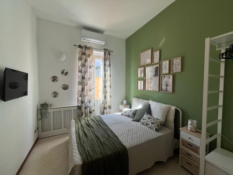 TV and multimedia, Bedroom, air conditioner