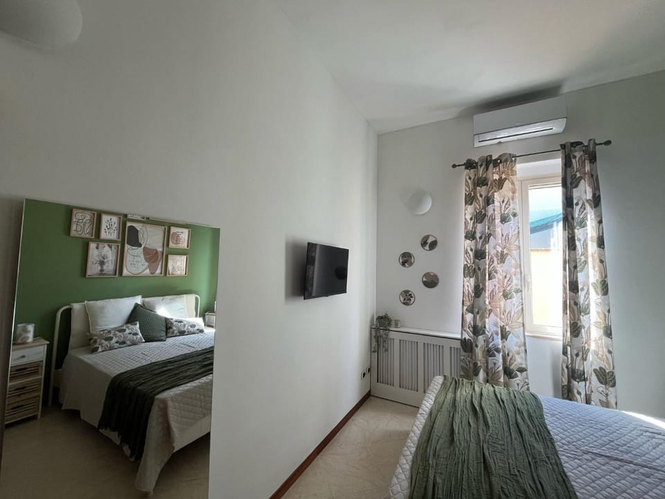 TV and multimedia, Bedroom, air conditioner