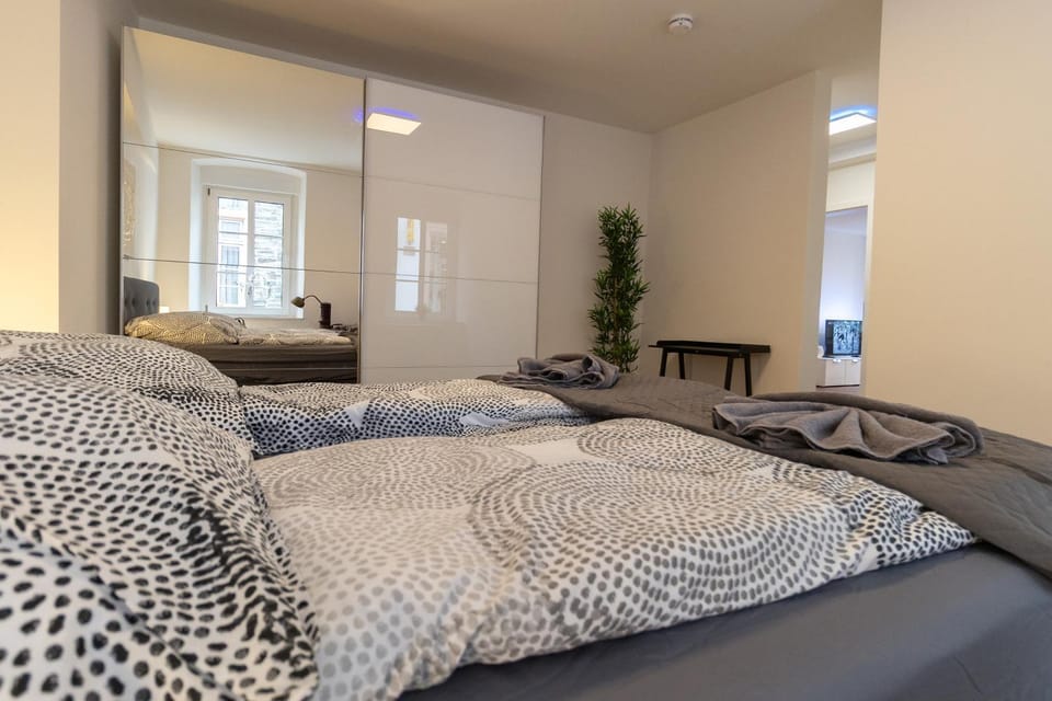 Bed, Living room, Photo of the whole room, Seating area, Bedroom