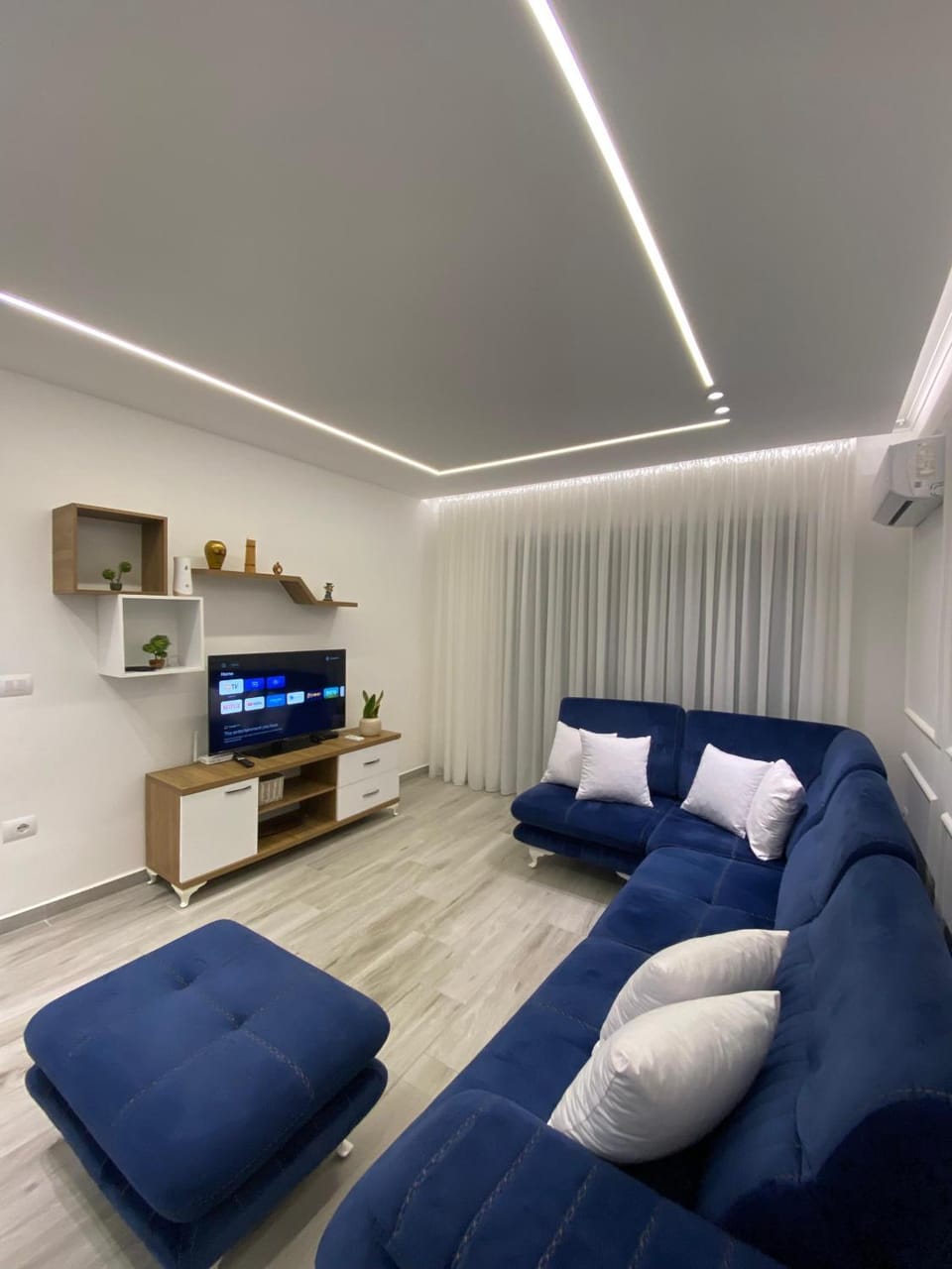 Communal lounge/ TV room, TV and multimedia, Living room, Photo of the whole room, Seating area