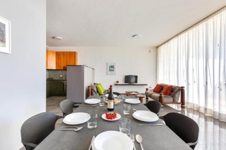 Kitchen or kitchenette, Living room