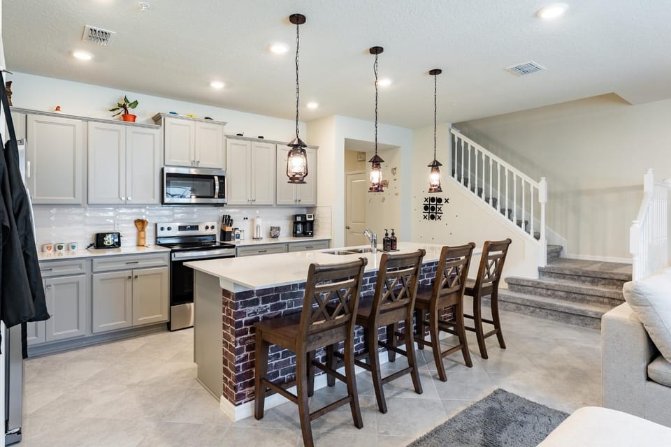 Kitchen or kitchenette, Dining area, dishwasher, oven, toaster