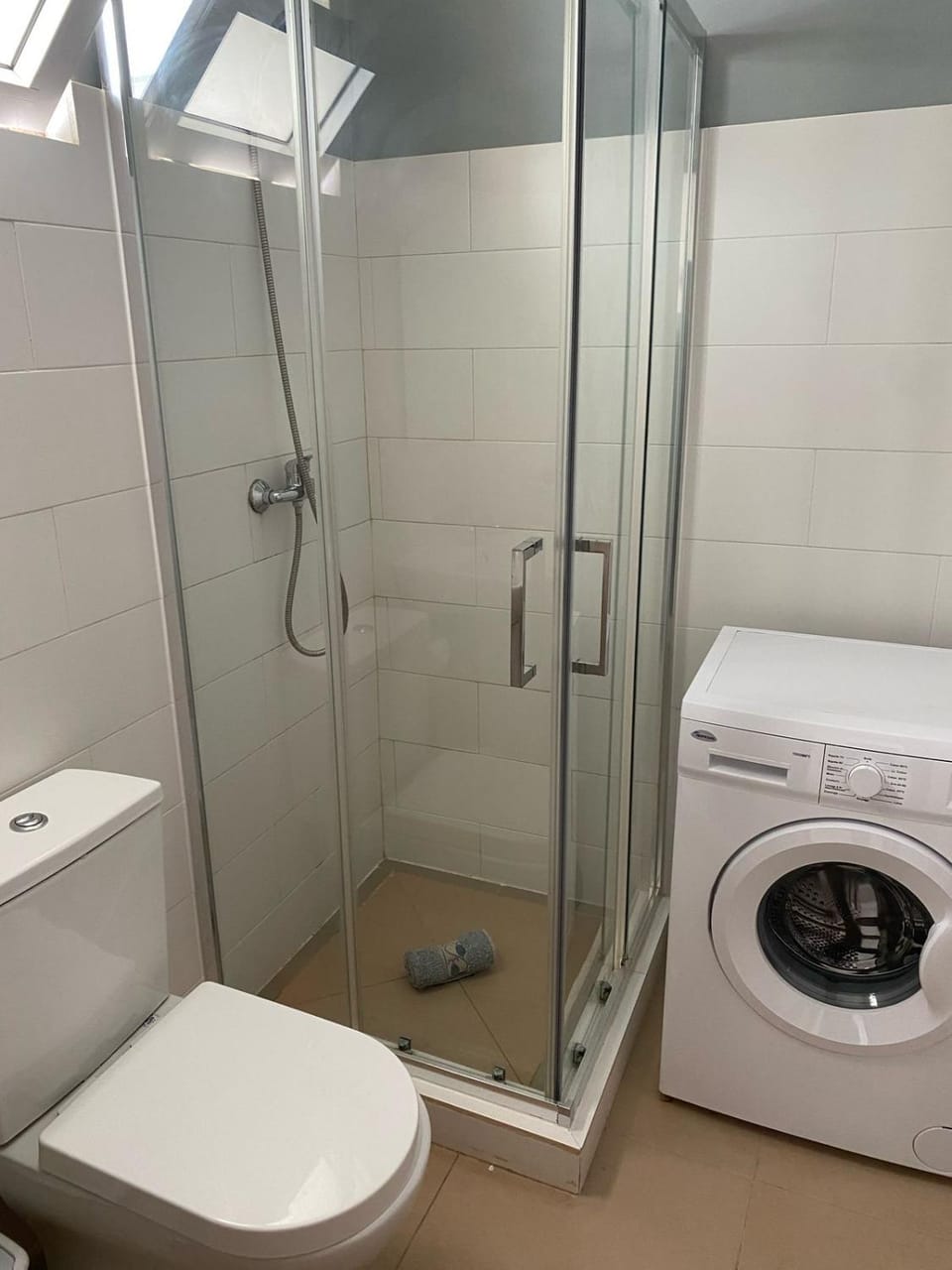 Shower, Bathroom, towels, washing machine