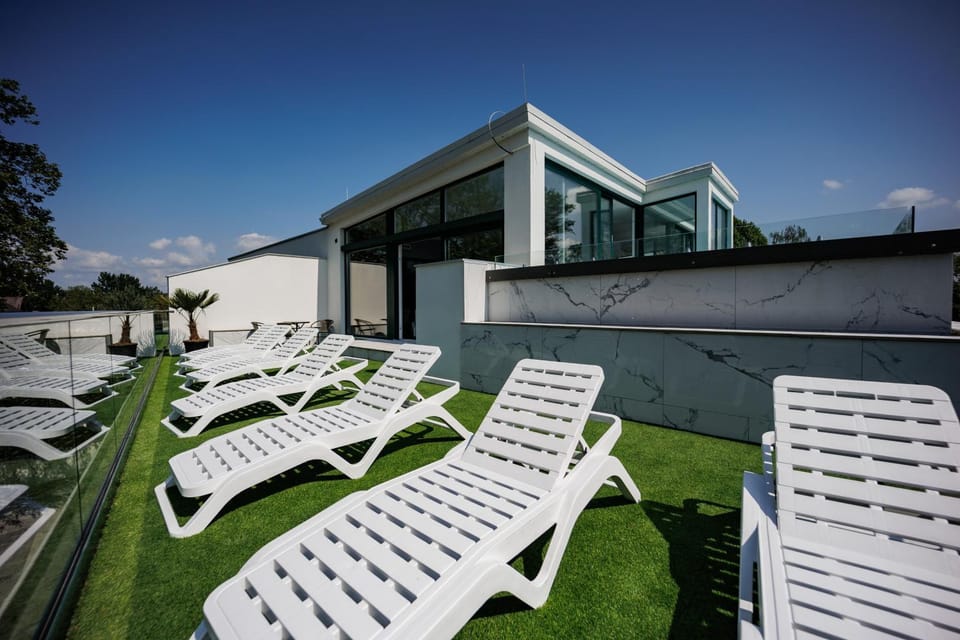 Day, Pool view, Swimming pool, sunbed