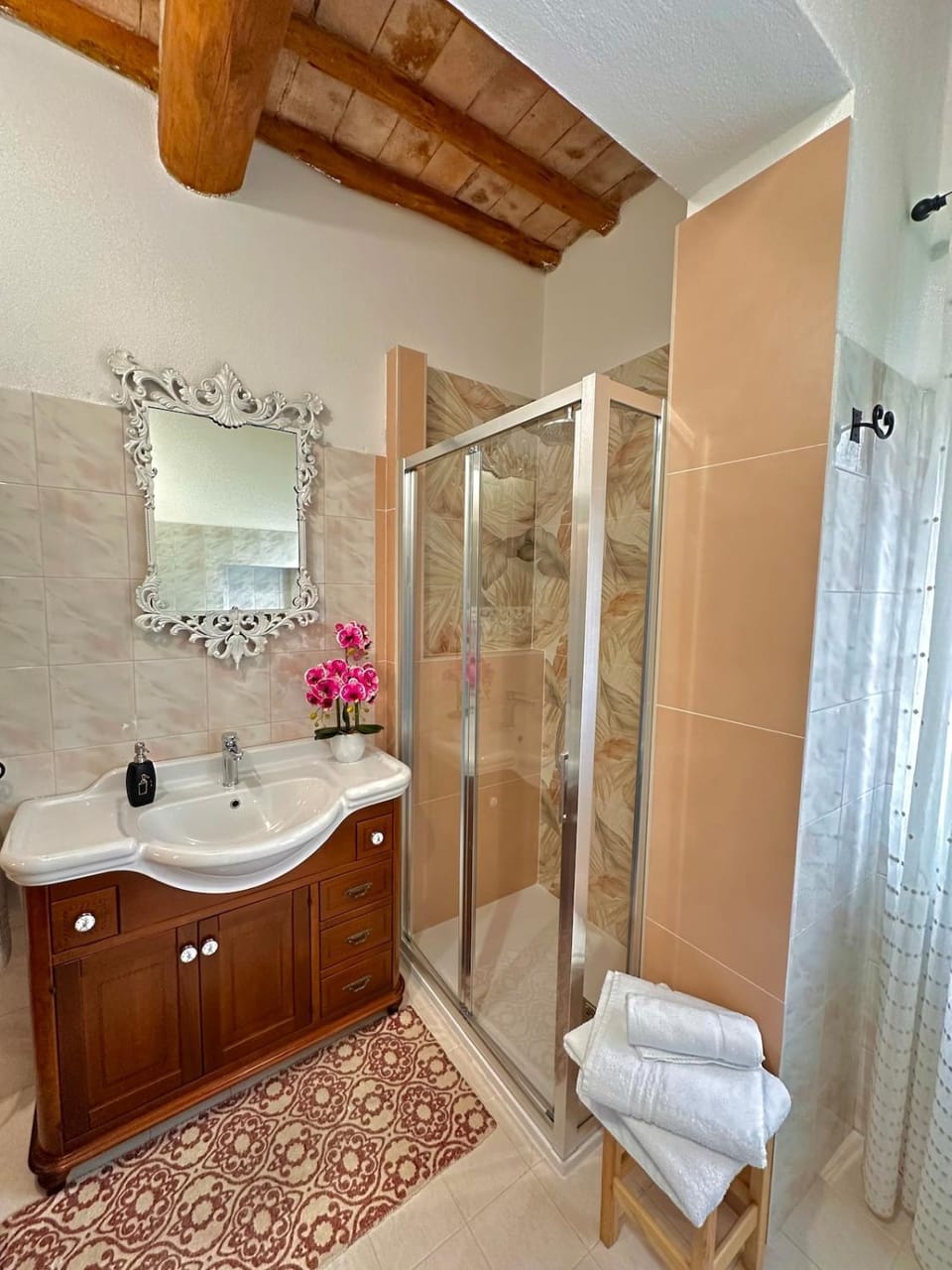 Shower, Bathroom, towels