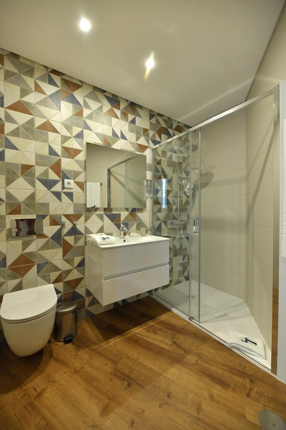 Shower, Toilet, Bathroom, towels