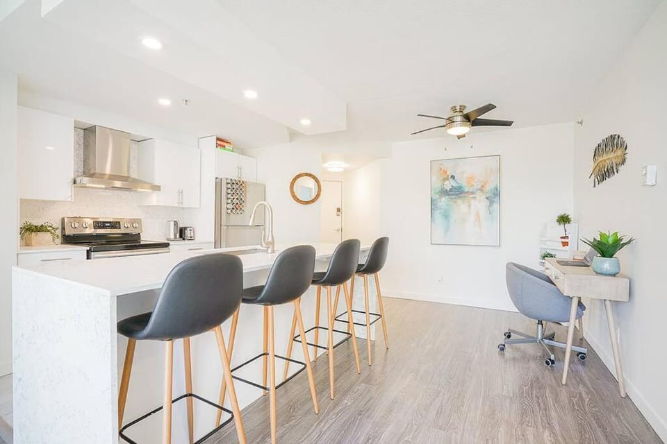 Yaletown Gorgeous Unit Steps from the Beach Apartment in Vancouver