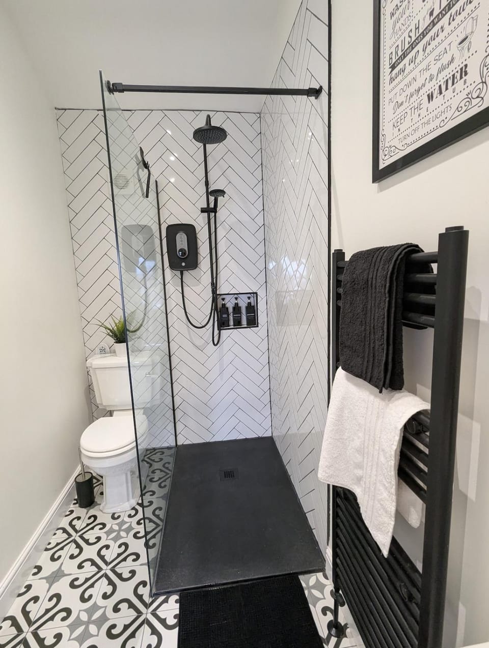 Shower, Toilet, Bathroom, towels