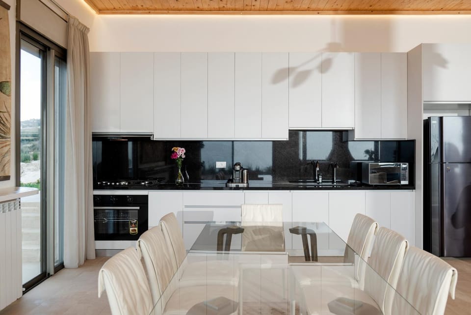 Kitchen or kitchenette, Seating area