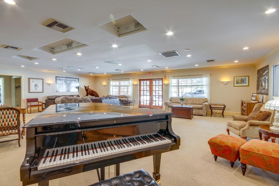 Views and Trail Access Scenic Montana Ranch Retreat Villa in Montana