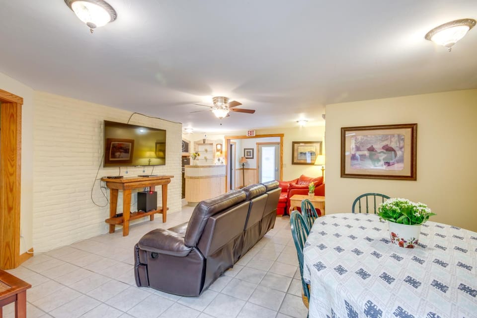 Spacious Yellowstone River Retreat with Trails! Villa in Montana