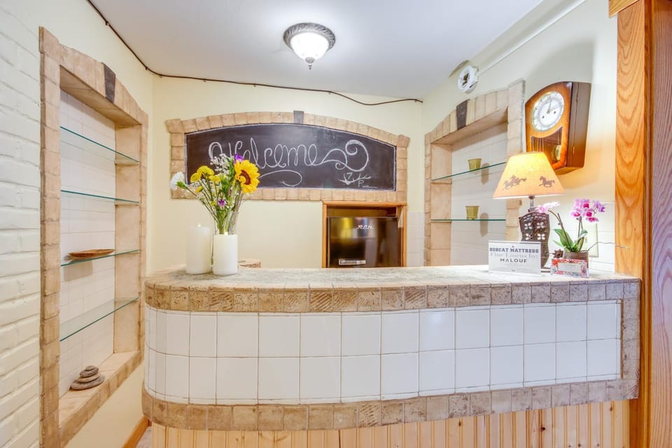 Spacious Yellowstone River Retreat with Trails! Villa in Montana