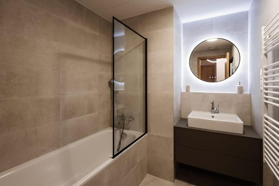 Bathroom, Bath, towels