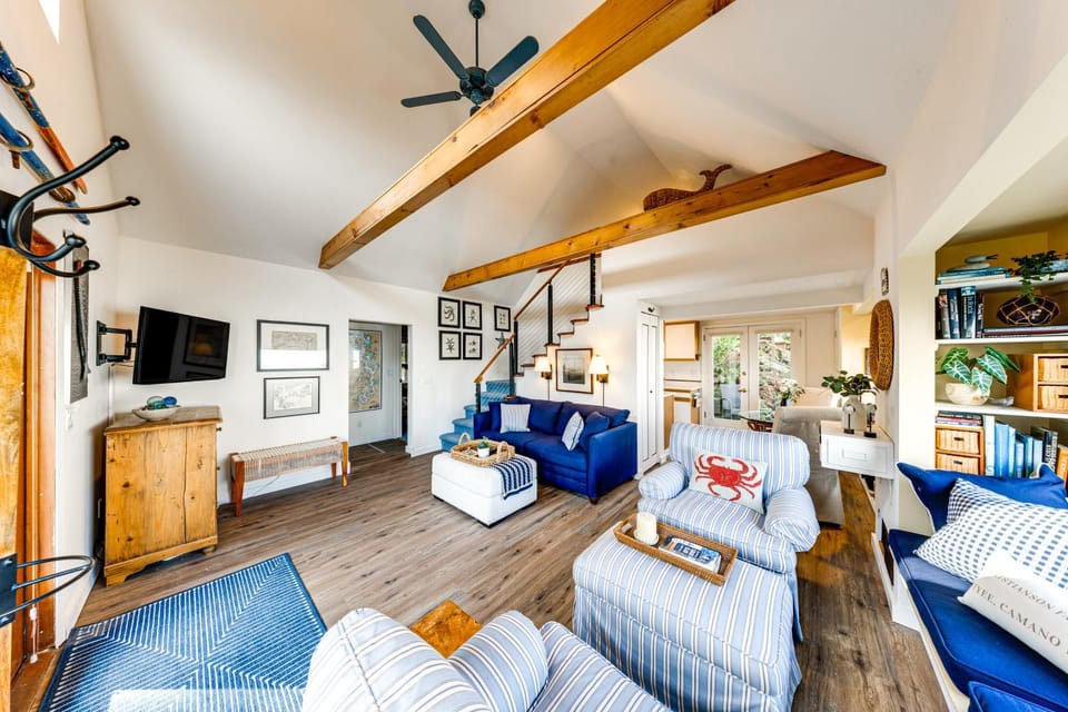 Waterfront Gem w/ 2 Patios on Camano Island House in Camano Island