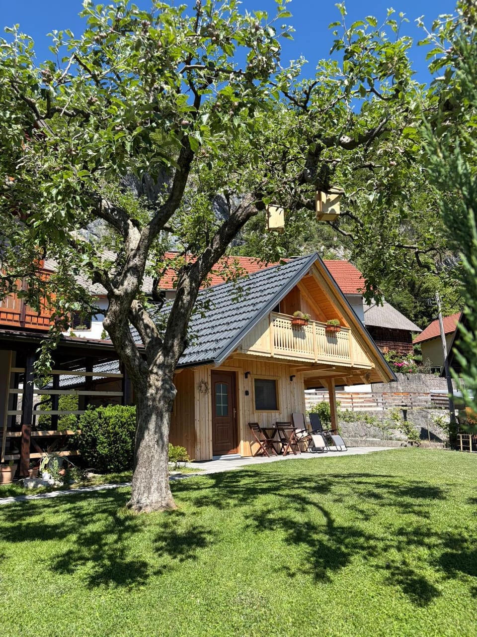 Property building, Day, Garden, Garden view