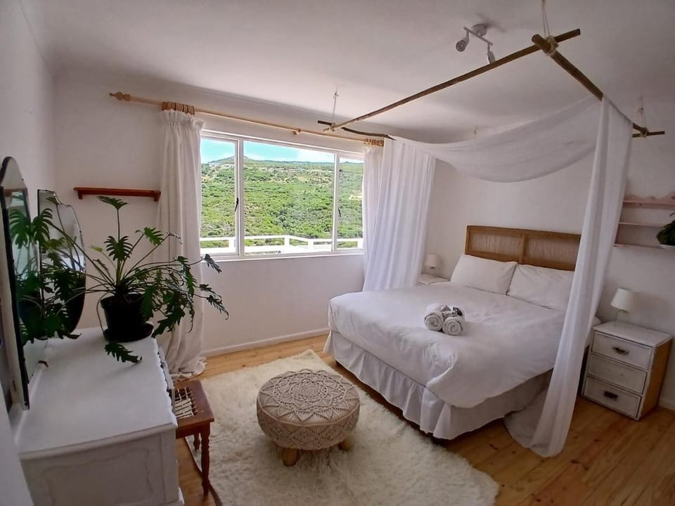 Bed, Bedroom, Mountain view