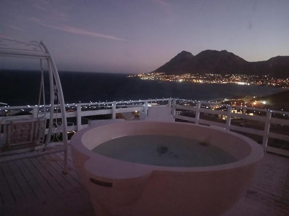 Night, Natural landscape, Hot Tub, Balcony/Terrace, Mountain view, Sea view