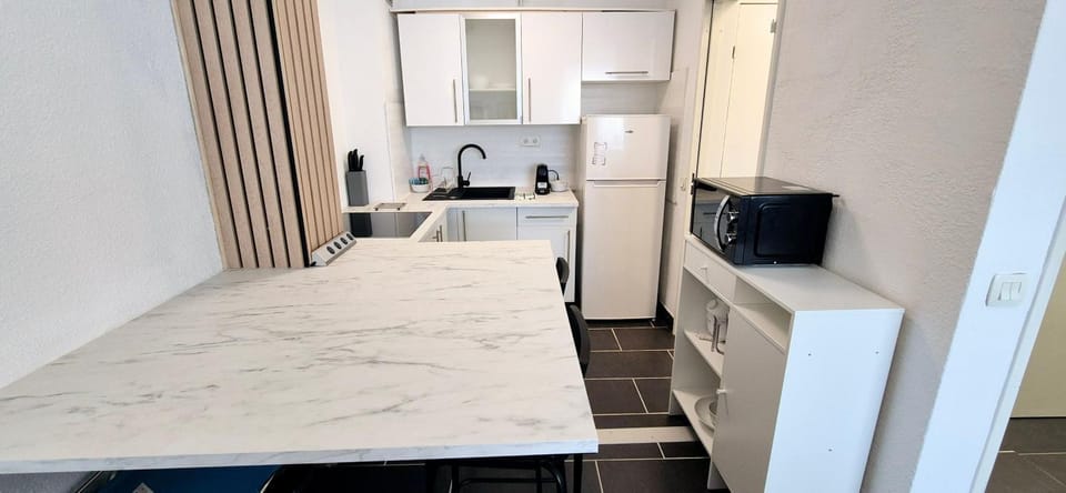 Dining area, kitchen