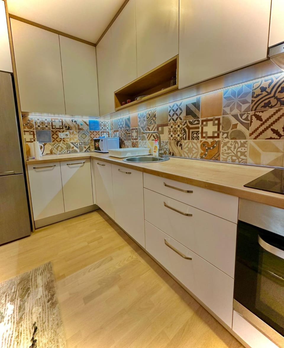 Kitchen or kitchenette, dishwasher