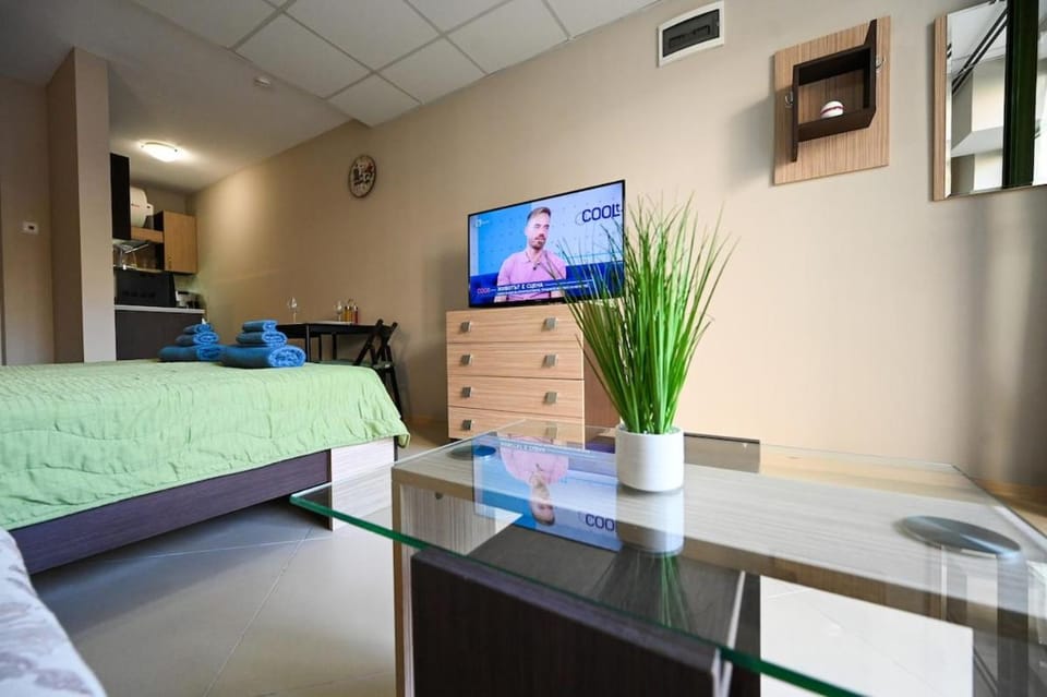 Communal lounge/ TV room, TV and multimedia, Living room, Seating area