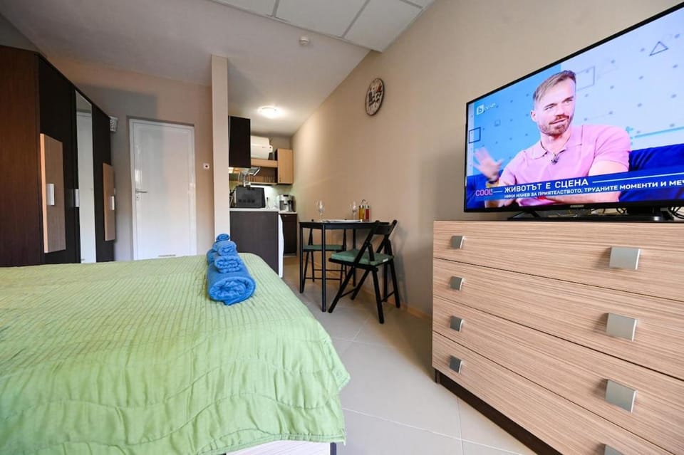 Communal lounge/ TV room, TV and multimedia, Photo of the whole room, Bedroom, towels