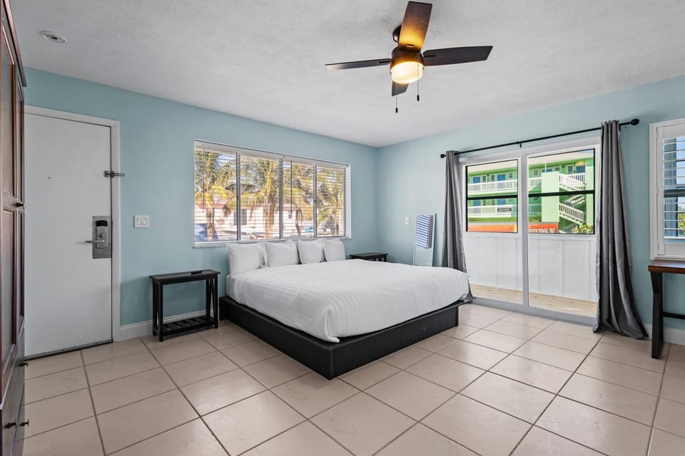 Partial Ocean View Hotel Room- King Bed #1 Hotel in Fort Pierce
