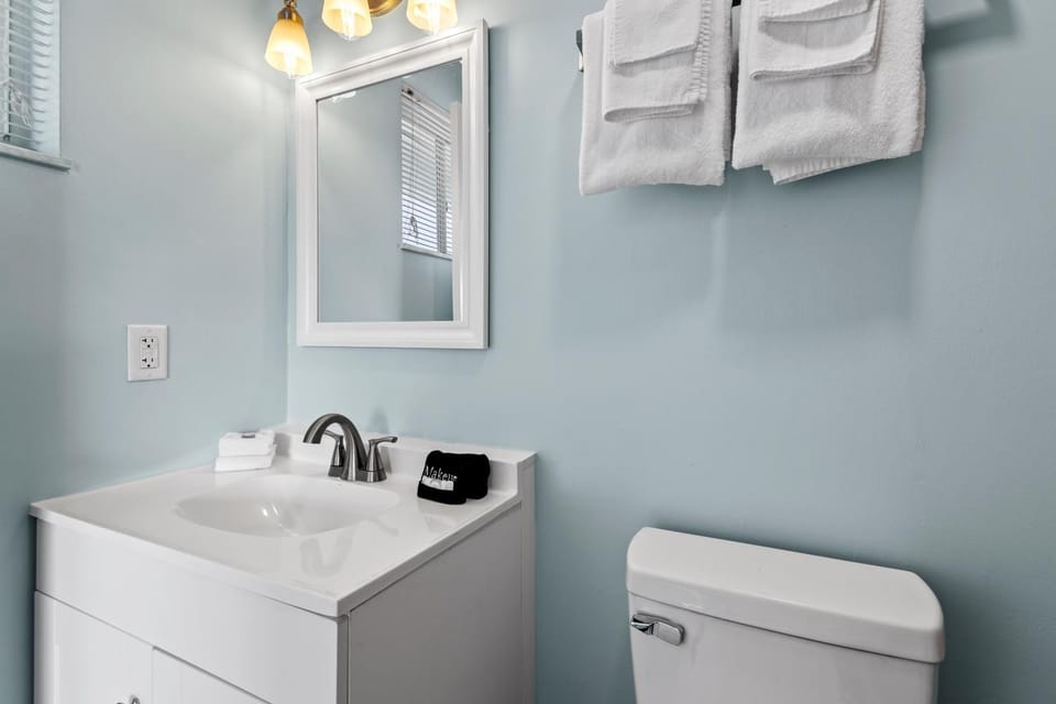 Standard Hotel Room - King Bed #2 Hotel in Fort Pierce