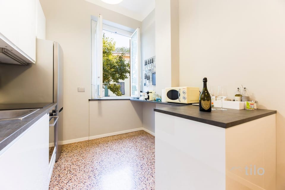 Kitchen or kitchenette, dishwasher, minibar, oven, stove