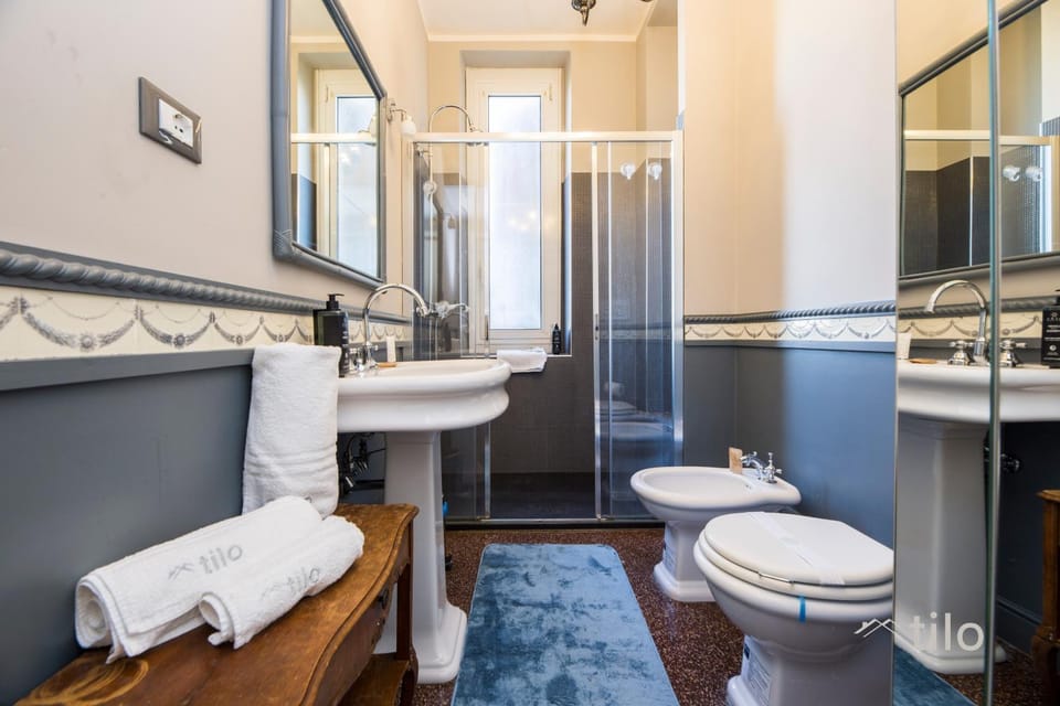 Shower, Toilet, Bathroom, bidet, towels