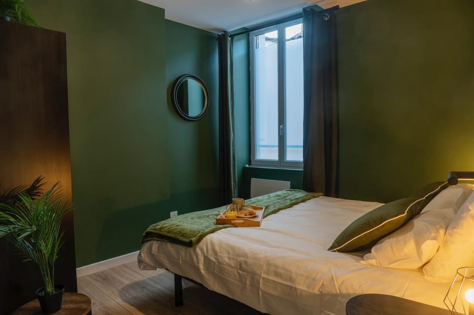 Bed, Bedroom