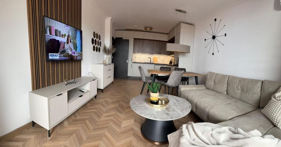 Communal lounge/ TV room, TV and multimedia, Living room, oven