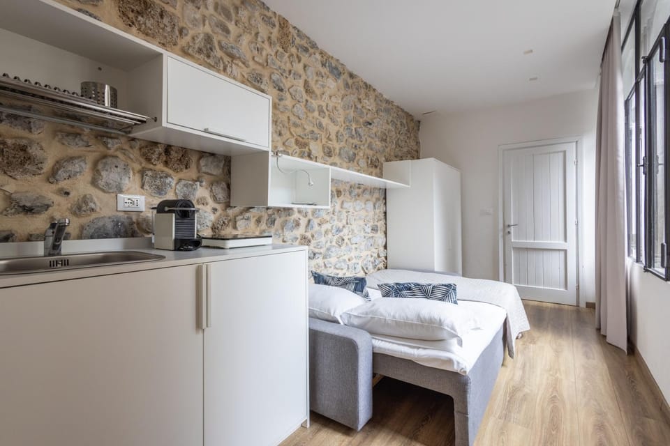 Bed, Kitchen or kitchenette, Photo of the whole room