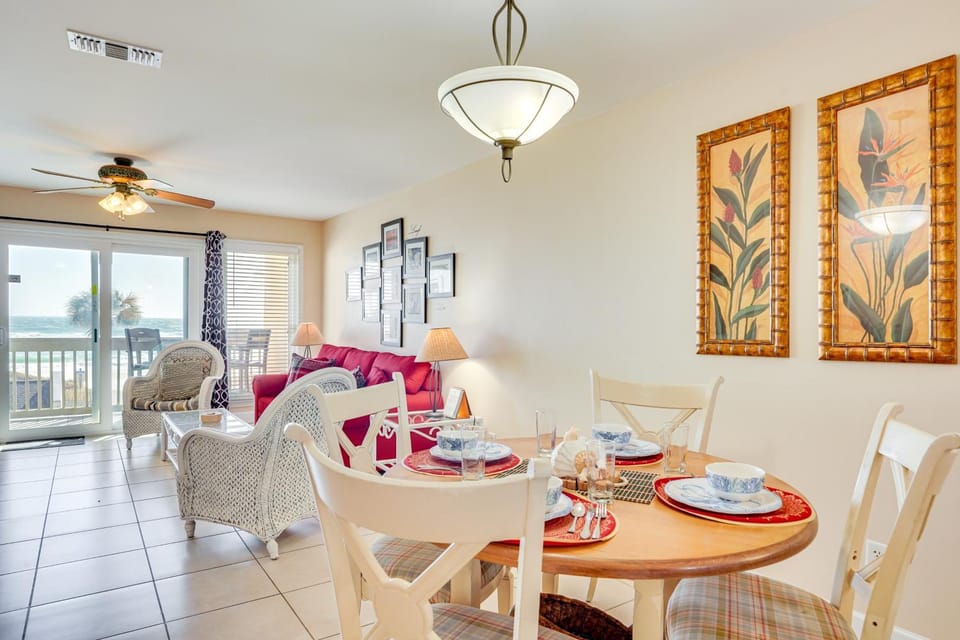 Steps to Sand: PCB Condo w/ Gulf-View Balconies! House in Sunnyside