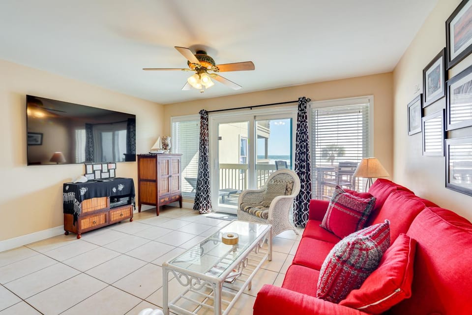 Steps to Sand: PCB Condo w/ Gulf-View Balconies! House in Sunnyside