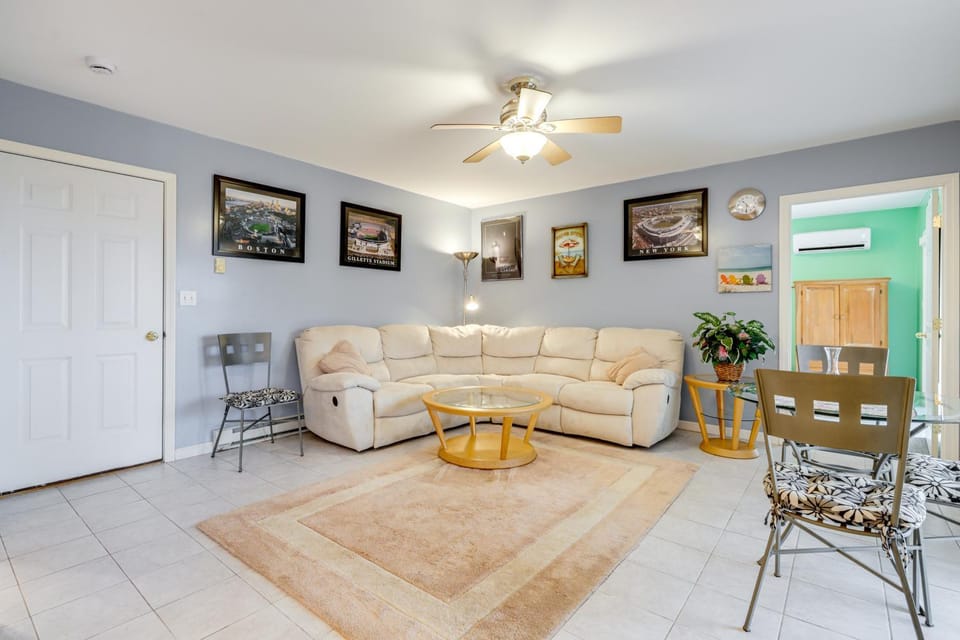 Walk to Eastern Point Beach: Apt w/ Water View! Apartment in New London