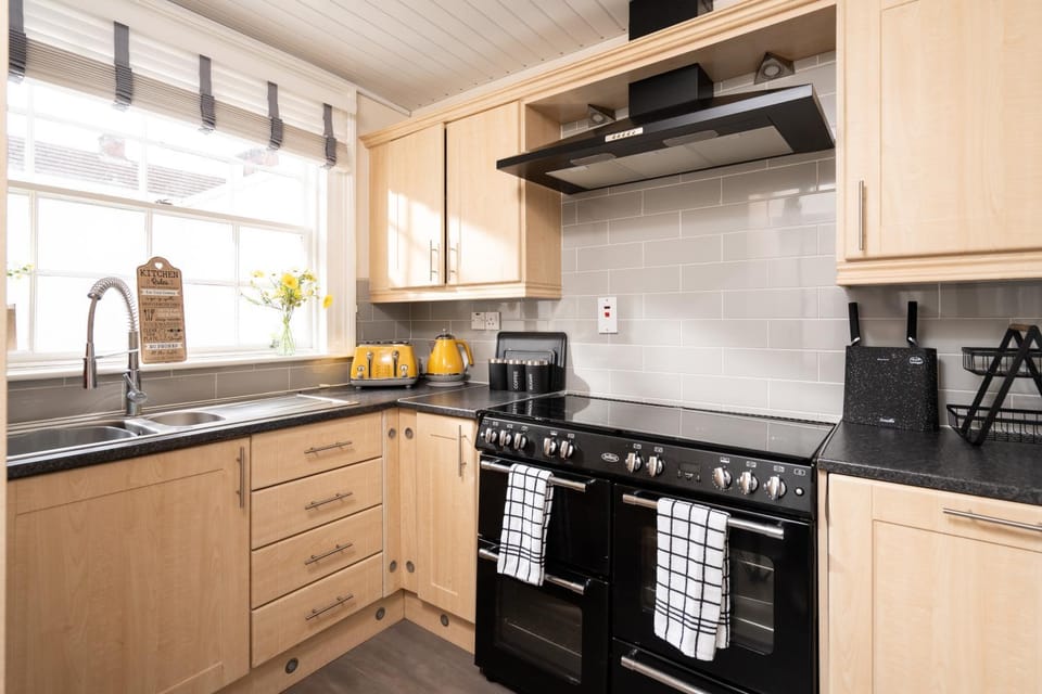 The U2 Crib - Unique History, Stylish with Parking Apartment in Belfast