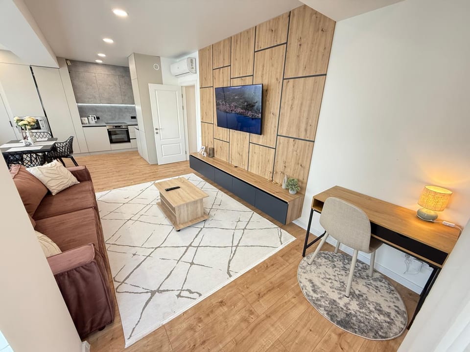 TV and multimedia, Kitchen or kitchenette, Living room, Photo of the whole room, Dining area
