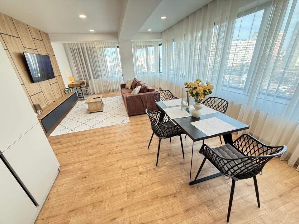TV and multimedia, Living room, Dining area, Evening entertainment